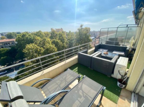 Terrasse ensoleillée au dernier étage